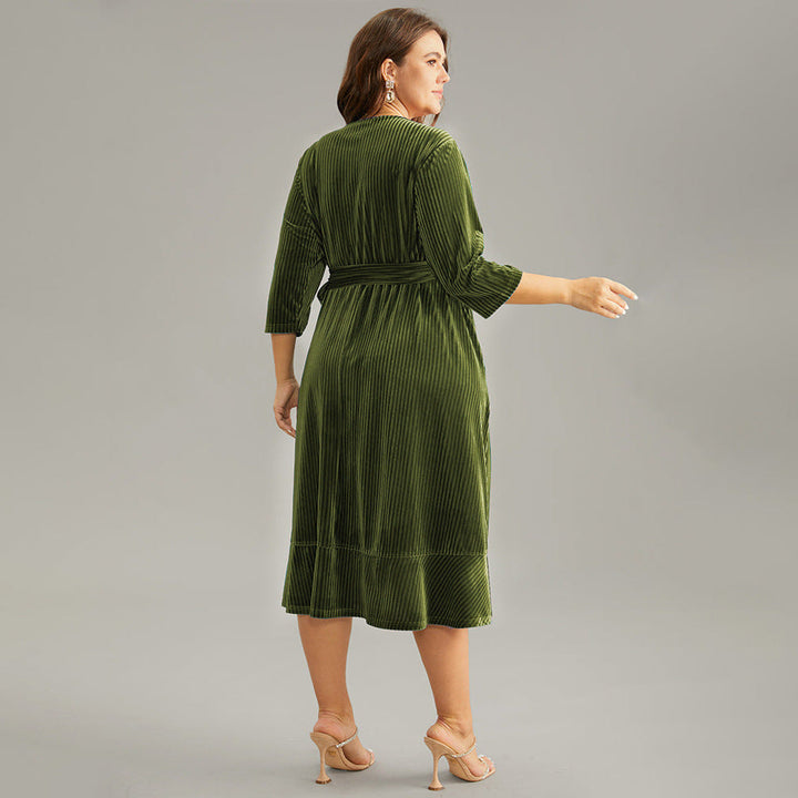 LEONA – Plus Size Wrap Midi Dress
