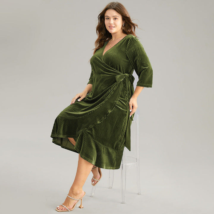 LEONA – Plus Size Wrap Midi Dress