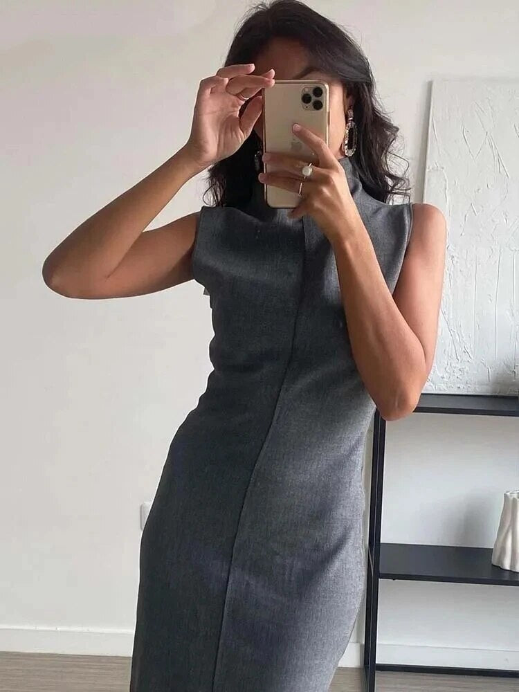 SINDRA – Elegant Charcoal Sleeveless Sheath Dress