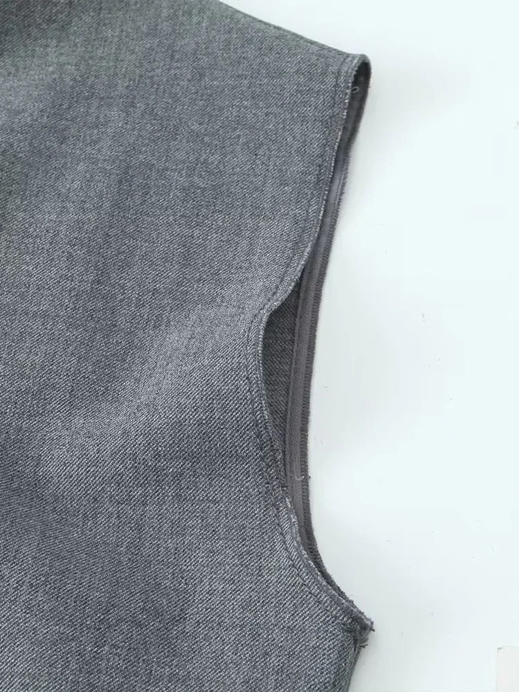 SINDRA – Elegant Charcoal Sleeveless Sheath Dress