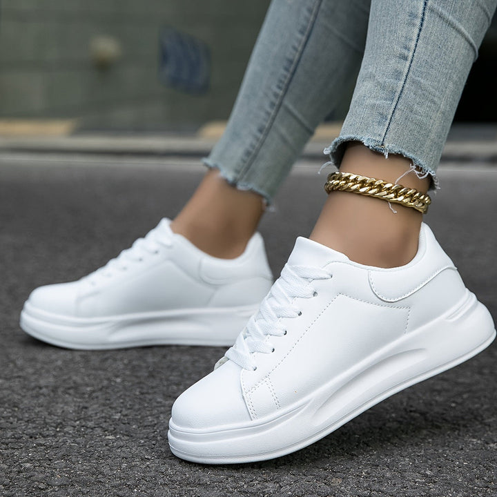 RIVER – Classic White Lace-Up Sneakers