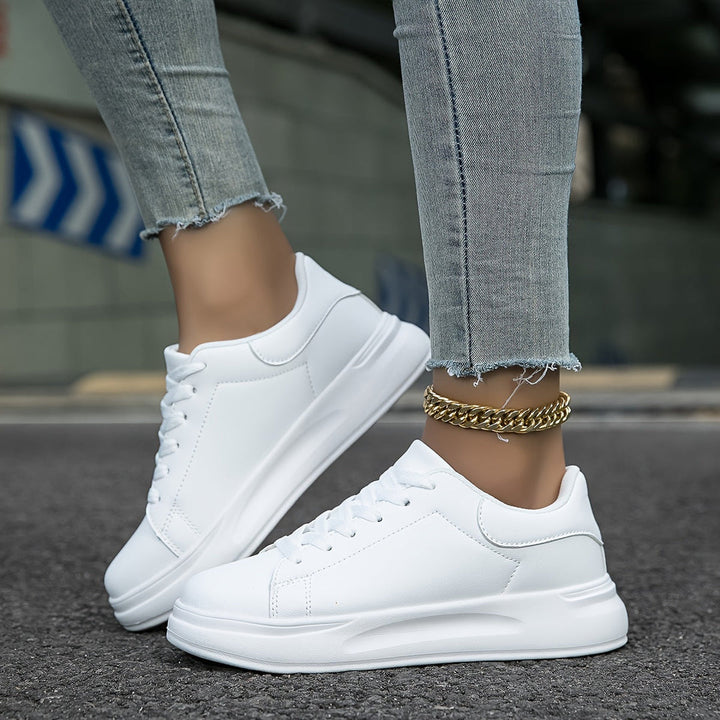 RIVER – Classic White Lace-Up Sneakers