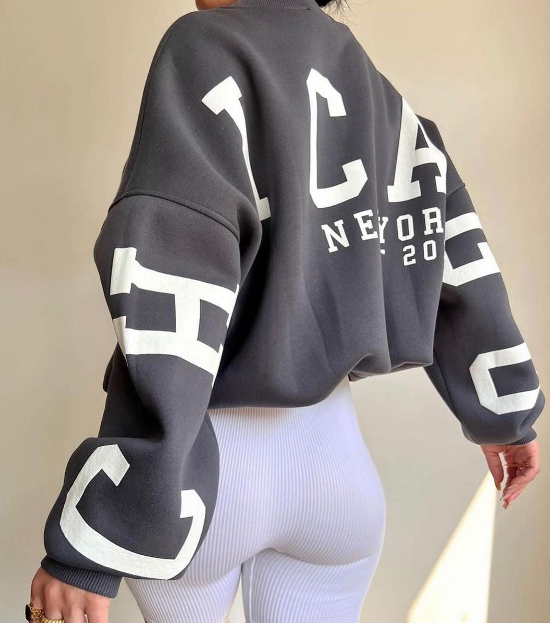 LINA – Oversized Women's Chicago Sweatshirt