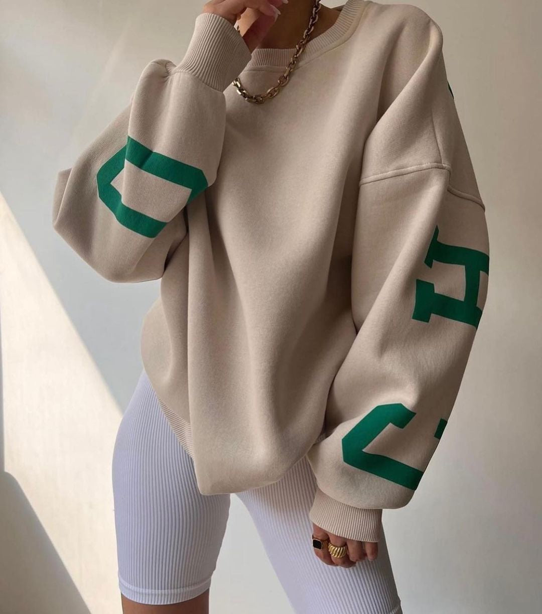 LINA – Oversized Women's Chicago Sweatshirt
