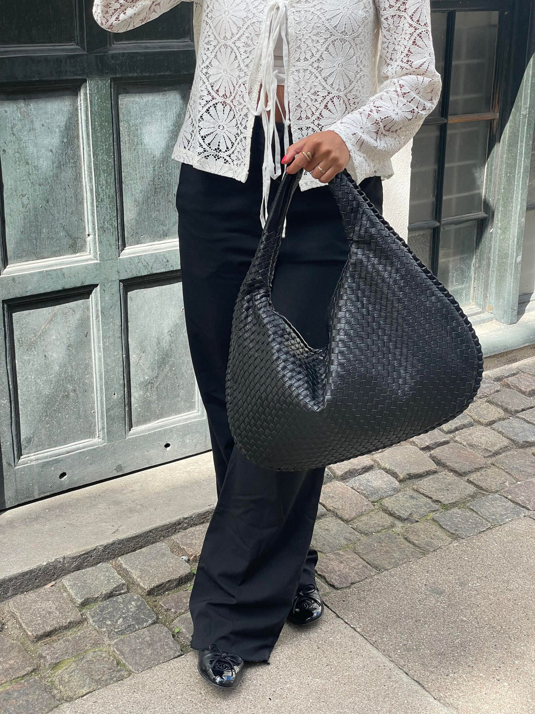 ELVA – Woven Shoulder Bag with Spacious Design