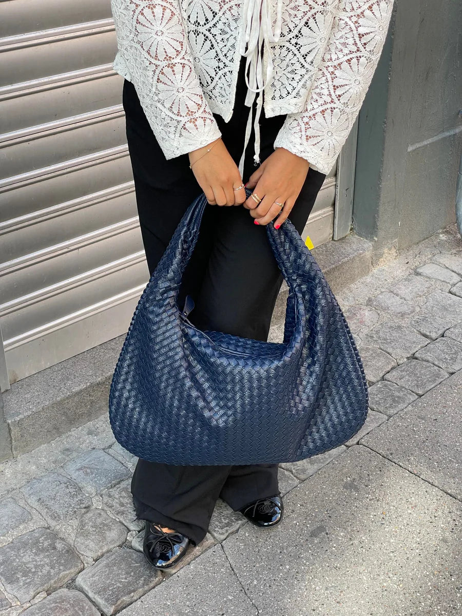 ELVA – Woven Shoulder Bag with Spacious Design