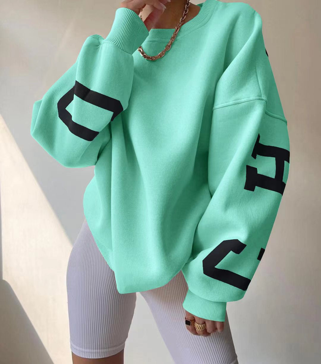LINA – Oversized Women's Chicago Sweatshirt