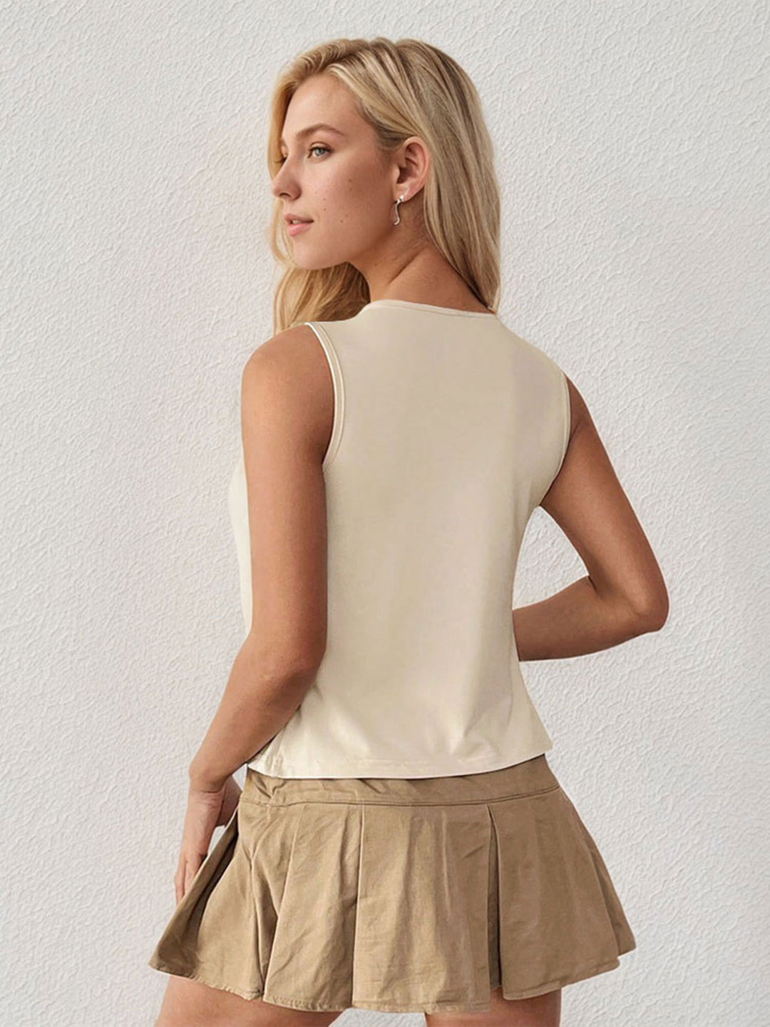 LENA - Ärmelloses Crop-Top mit Front-Knotendetail