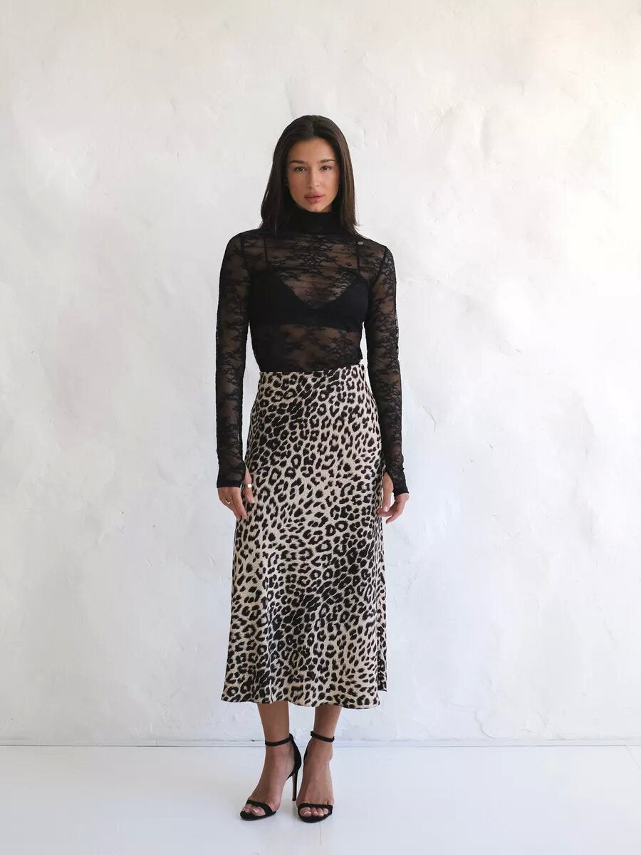 SAHARA – High-Waisted Leopard Print Maxi Skirt