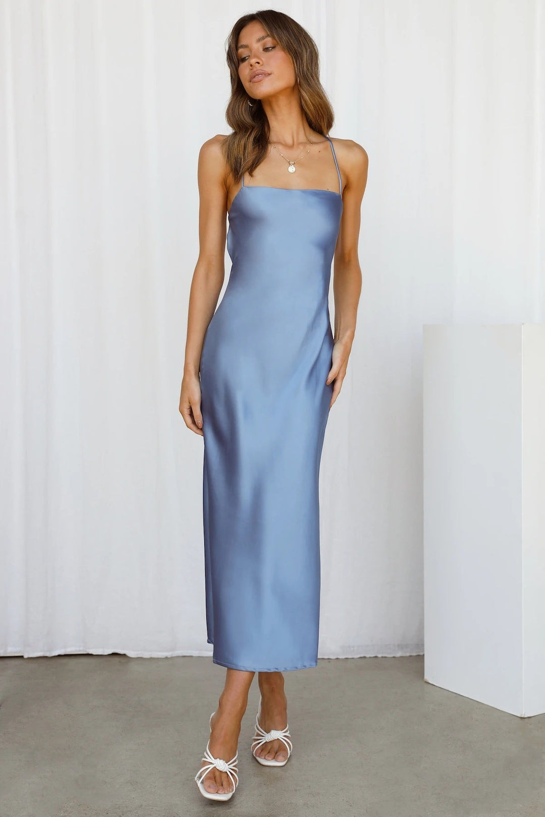 SYNDRA – Backless Satin Dress