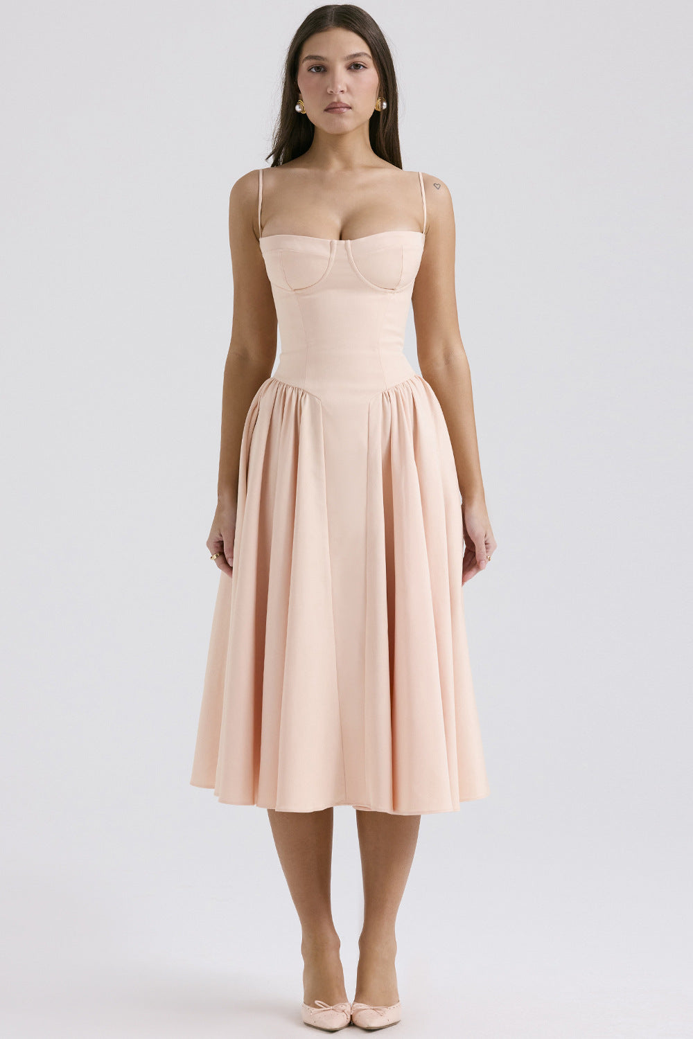 NELS – Elegant Spaghetti Strap Midi Dress
