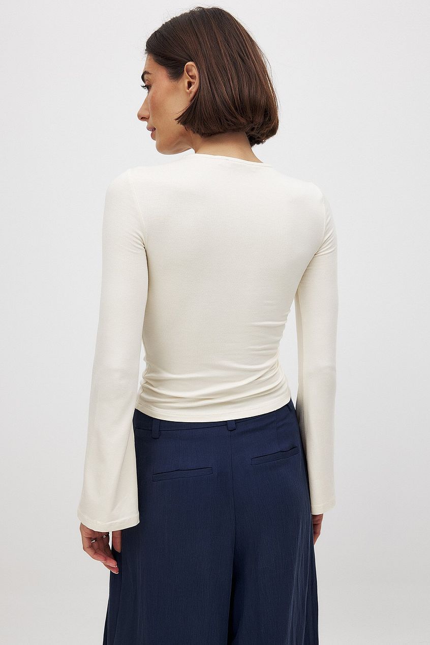 EMERY – Long Sleeve Crop Top with Twist Front