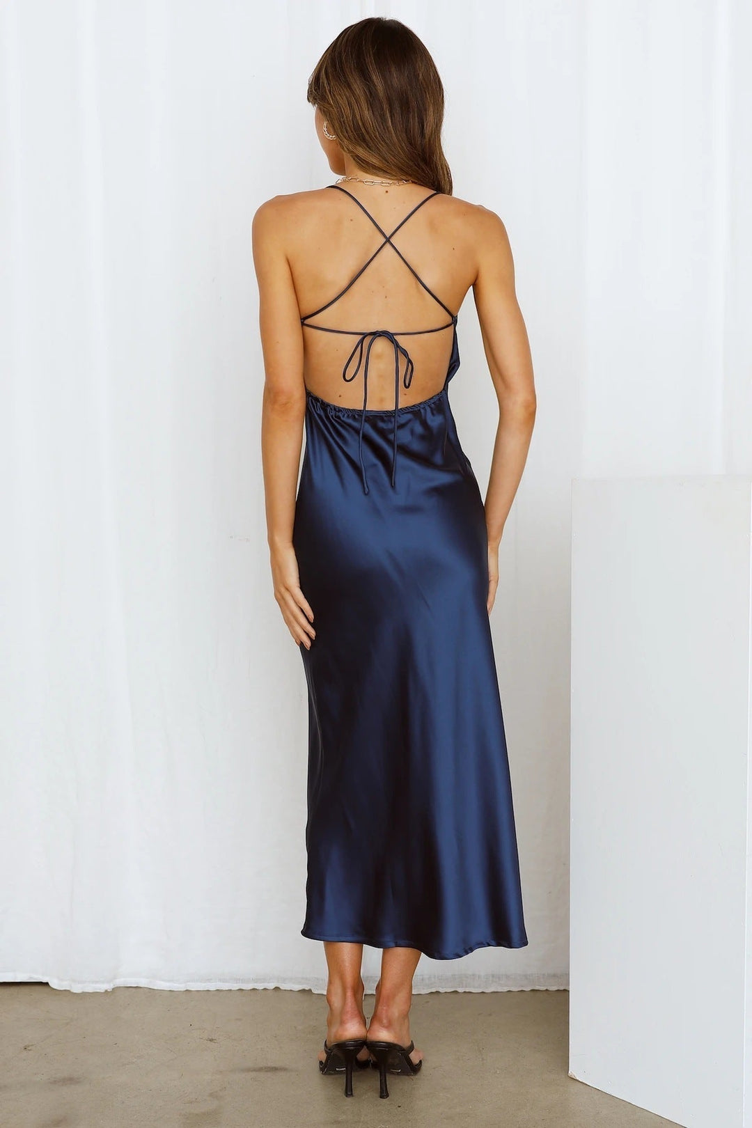 SYNDRA – Backless Satin Dress