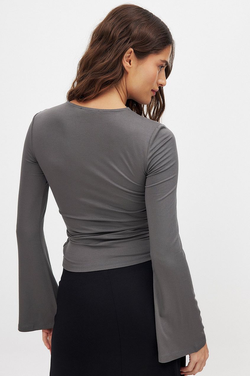 EMERY – Long Sleeve Crop Top with Twist Front