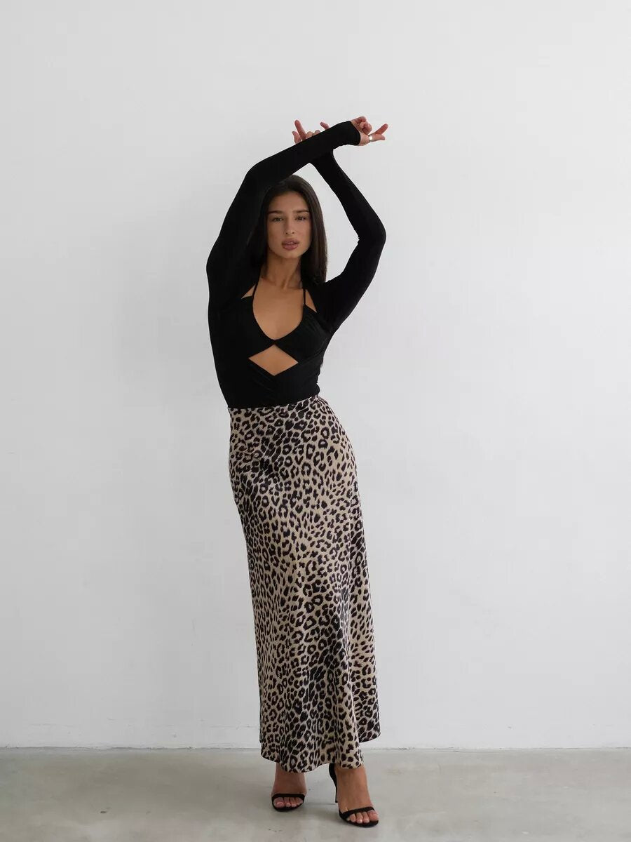SAHARA – High-Waisted Leopard Print Maxi Skirt