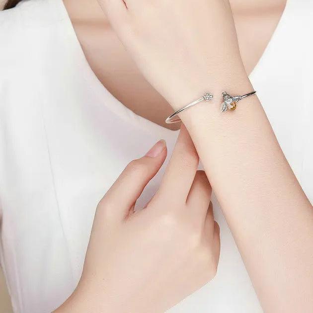 AVELINE - Sterling Silver Bee Charm Bangle